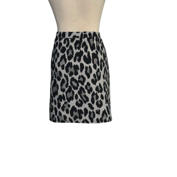 Olivia Rae gray back leopard print pull on mini skirt size Large - Picture 2 of 12